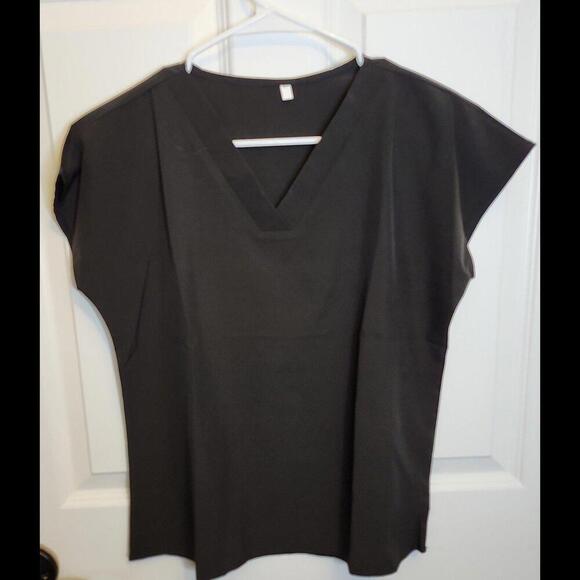 Tops - Black‎ v neck
